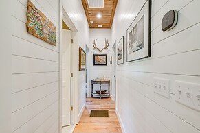 Stilt-style Cottage < 1 Mi to Downtown Yankeetown!