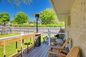 Cozy Milwaukee Apartment w/ Deck, 2 Mi to Airport!