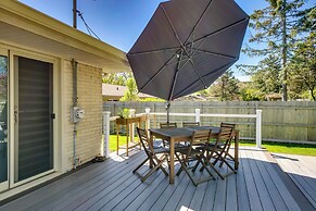 Cozy Milwaukee Apartment w/ Deck, 2 Mi to Airport!