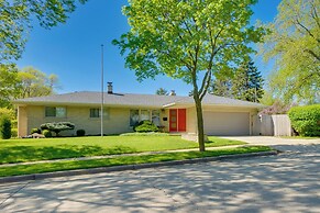 Cozy Milwaukee Apartment w/ Deck, 2 Mi to Airport!