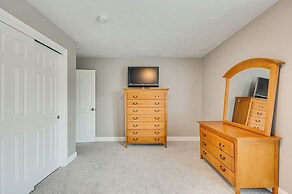 New Hampshire Abode w/ Mountain Views, Near Skiing