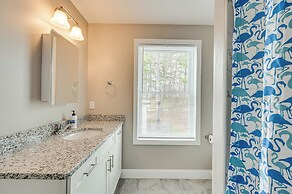New Hampshire Abode w/ Mountain Views, Near Skiing