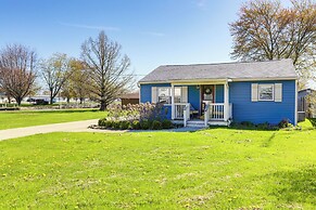 Waterfront Port Clinton Cottage w/ Fire Pit!