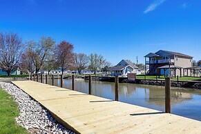 Waterfront Port Clinton Cottage w/ Fire Pit!
