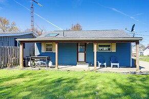 Waterfront Port Clinton Cottage w/ Fire Pit!