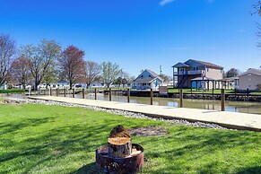 Waterfront Port Clinton Cottage w/ Fire Pit!