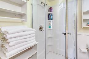 Waterfront Port Clinton Cottage w/ Fire Pit!