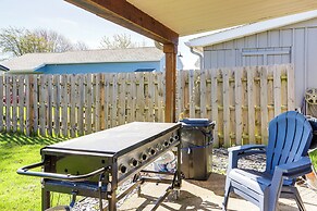 Waterfront Port Clinton Cottage w/ Fire Pit!