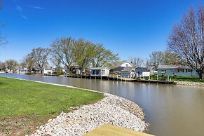 Waterfront Port Clinton Cottage w/ Fire Pit!