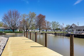 Waterfront Port Clinton Cottage w/ Fire Pit!