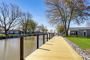 Waterfront Port Clinton Cottage w/ Fire Pit!