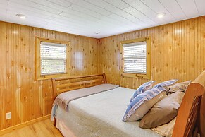 Waterfront Port Clinton Cottage w/ Fire Pit!