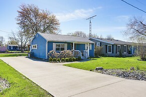 Waterfront Port Clinton Cottage w/ Fire Pit!