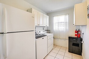 Ft Lauderdale Getaway w/ Yard ~ 4 Mi to Beach!