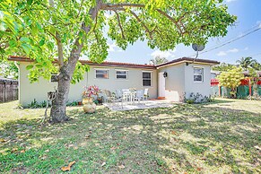 Ft Lauderdale Getaway w/ Yard ~ 4 Mi to Beach!