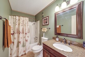 Furnished Deck + Resort Perks: Beech Mtn Retreat!