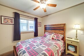 Furnished Deck + Resort Perks: Beech Mtn Retreat!