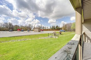 Furnished Deck + Resort Perks: Beech Mtn Retreat!