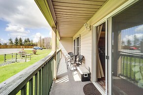 Furnished Deck + Resort Perks: Beech Mtn Retreat!
