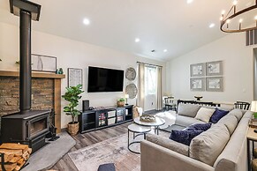 Game Room & Patio: Picturesque Home in Sonora