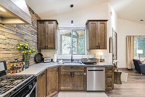 Game Room & Patio: Picturesque Home in Sonora