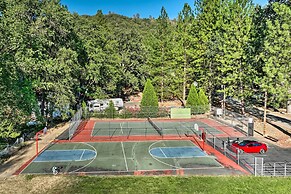 Game Room & Patio: Picturesque Home in Sonora