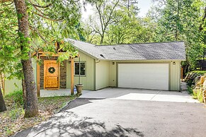 Game Room & Patio: Picturesque Home in Sonora