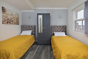 Flat 6 - Apartment for 4 in Town Centre