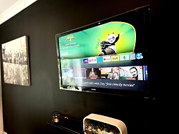 Croydon Cozy Retreat - 2 Bedroom Luxury Home