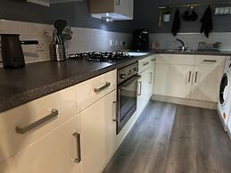 Croydon Cozy Retreat - 2 Bedroom Luxury Home