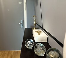 Croydon Cozy Retreat - 2 Bedroom Luxury Home