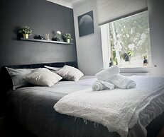 Croydon Cozy Retreat - 2 Bedroom Luxury Home