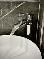 Croydon Cozy Retreat - 2 Bedroom Luxury Home