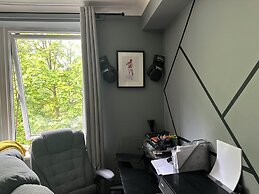 Croydon Cozy Retreat - 2 Bedroom Luxury Home