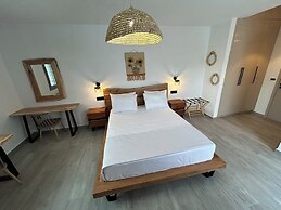Filia Skyros Suites