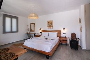 Filia Skyros Suites