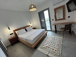 Filia Skyros Suites