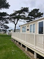 Stunning Seaside Lodge Nr New Forest 2 bed