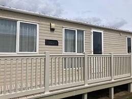 Stunning Seaside Lodge Nr New Forest 2 bed