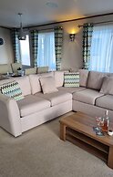 Stunning Seaside Lodge Nr New Forest 2 bed
