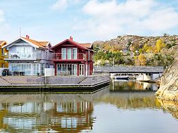 4 Star Holiday Home in Hamburgsund-by Traum