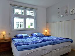 Cozy Holiday Home With Balcony