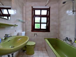 Cozy Holiday Home With Balcony