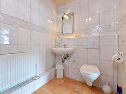 Cozy Holiday Home With Balcony