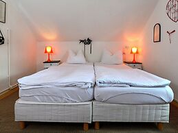 Cozy Holiday Home With Balcony