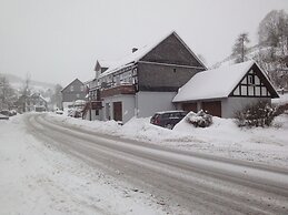 Cozy Holiday Home With Balcony