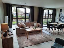 Rosselaer Villa With Pool