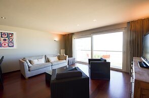 Stylish Apartment With Balcony, sea Views