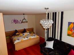 Reinhart / Large Holiday Apartment