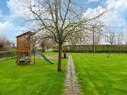 Comfortable Group Home With Large Garden